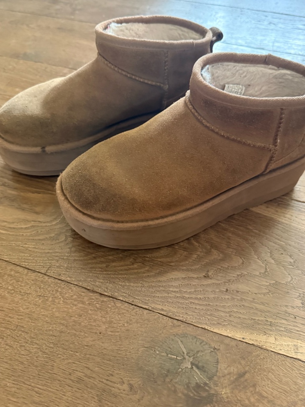 Women’s Classic Ultra Mini Platform UGG’s